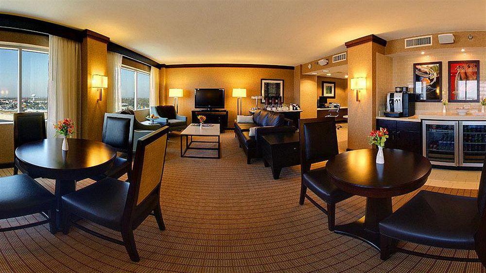 Sheraton Arlington Hotel Exterior foto